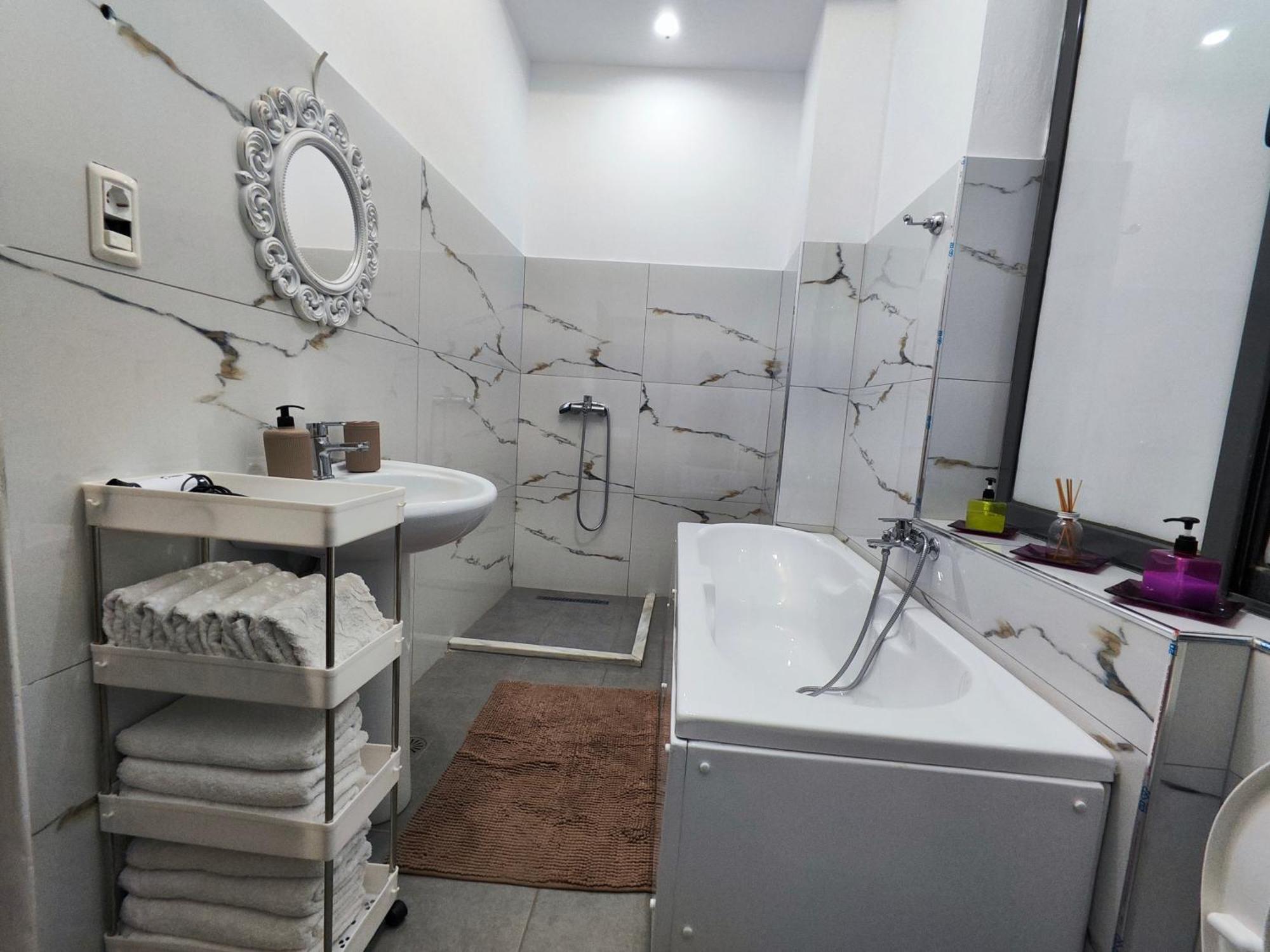 Kb Downtown Gjirokaster Appartement Buitenkant foto